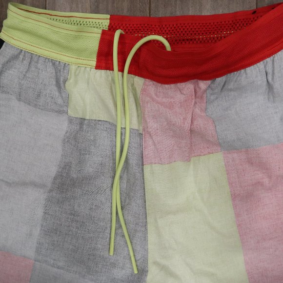 NWT Nike NSW Woven Shorts Red Medium - Picture 6 of 9